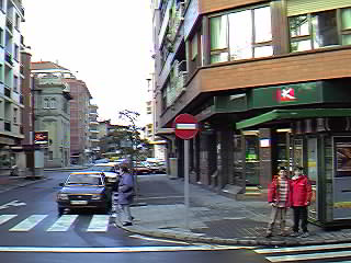 c/ Barria hacia la iglesia de Las Mercedes)