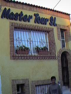 Alquiler y venta de propiedades inmobiliarias. Tel. 965321009.