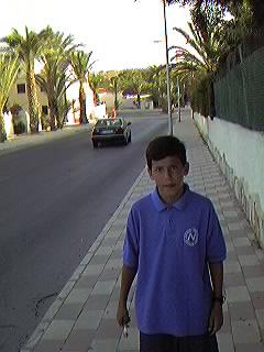 Hacia la Iglesia. c/ Alcarria. Urbanizaci�n Mil Palmeras.