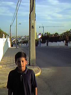 Avda. de Suecia, hacia la Iglesia. Urbanizaci�n Mil Palmeras.