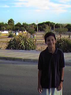 Zona deportiva en la Avda. de Suecia, junto a la iglesia y la piscina del Oasis. Urbanizaci�n Mil Palmeras.