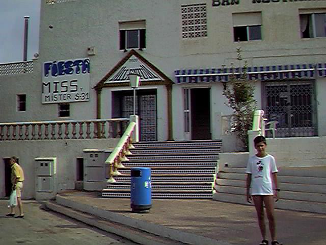 Discoteca Milenium. Paseo Romea. Escenas en MIL PALMERAS. Verano del 99.