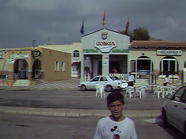 Escenas en MIL PALMERAS. Verano del 99.