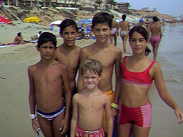 Fernando, yo mismo, y los tres hermanos Fernando, Carlos y Marta. Verano del 99.