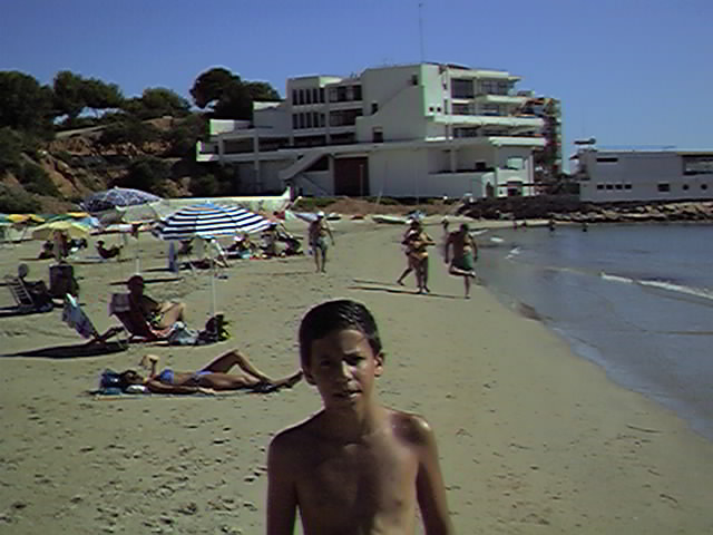 Playa de Dehesa de Campoamor. Escenas en MIL PALMERAS. Verano del 99.