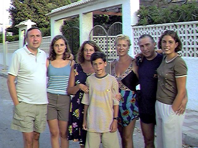 Aita, mi hermana Leire, ama, yo mismo, Magdalena, Tom�s y Magdalena hija (nuestra mejor amiga en Mil Palmeras).