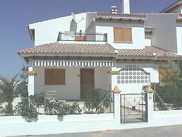 TIPO RIOMAR. Chalets en MIL PALMERAS, zona nueva de RIOMAR. Verano del a�o 2000.