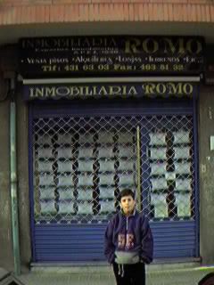 Comercios y zonas residenciales.