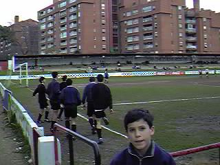 Seguimos por la calle Errekagane, al fondo se aprecia la Plaza de la Estaci�n, de Metro Las Arenas.