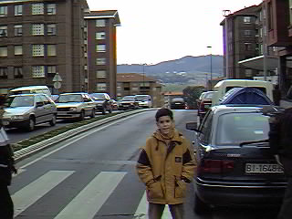 c/ Bidezabal, hacia la Estaci�n de Metro.