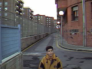 Txomin Iturrate, entrada a la Estaci�n de Metro Algorta.