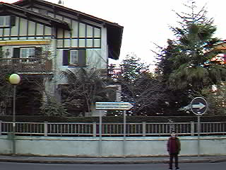 c/ Ondategi, esquina con la c/  Manuel Smith y la c/ Dr. Santiago Zabala Artetxe.