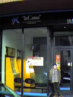 La Caixa y zonas comerciales.