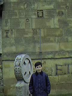 Inscripciones de apellidos de las primeras familias getxotarras. Iglesia Santa Mar�a de Getxo. c/ Maidagan, s/n. Andra Mari.