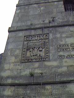 Escudo de Getxo. Inscripciones de apellidos de las primeras familias getxotarras.
