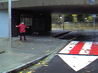 Estamos en la estaci�n de Metro Gobela, y al fondo se ve la calle Negubide.