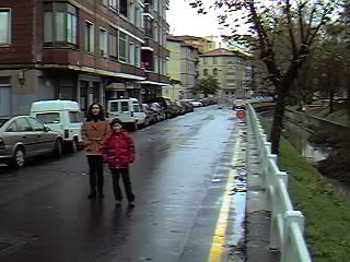 Seguimos por la calle Errekagane hacia la estaci�n de Metro de Las Arenas
