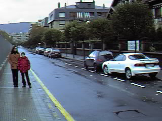 Siguiendo esta c/ Negubide, te diriges a la Plaza de la Estaci�n de Las Arenas.