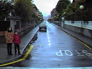 Estamos en la c/ Crist�bal Vald�s, hacia Avda. Zugazarte.